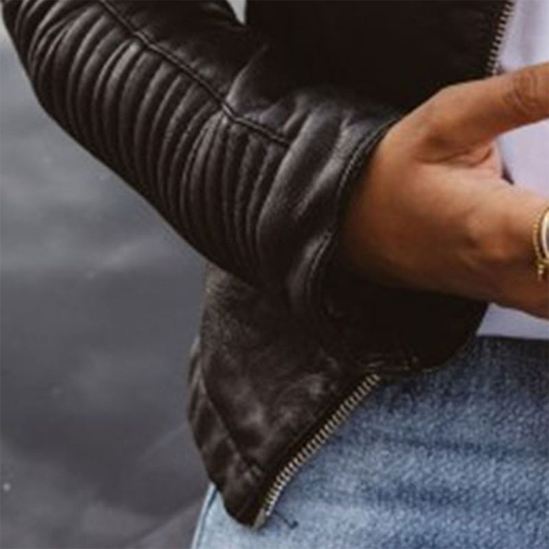 Dames Biker Jacket met Ritsdetails en Gewatteerde Mouwen