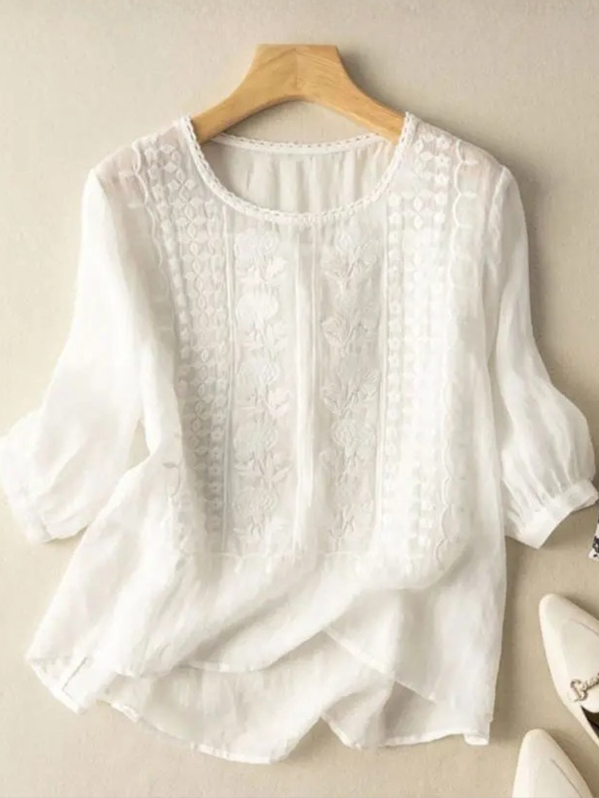 Dames Blouse Driekwart Mouw met Geborduurde Voorkant en Ronde Hals