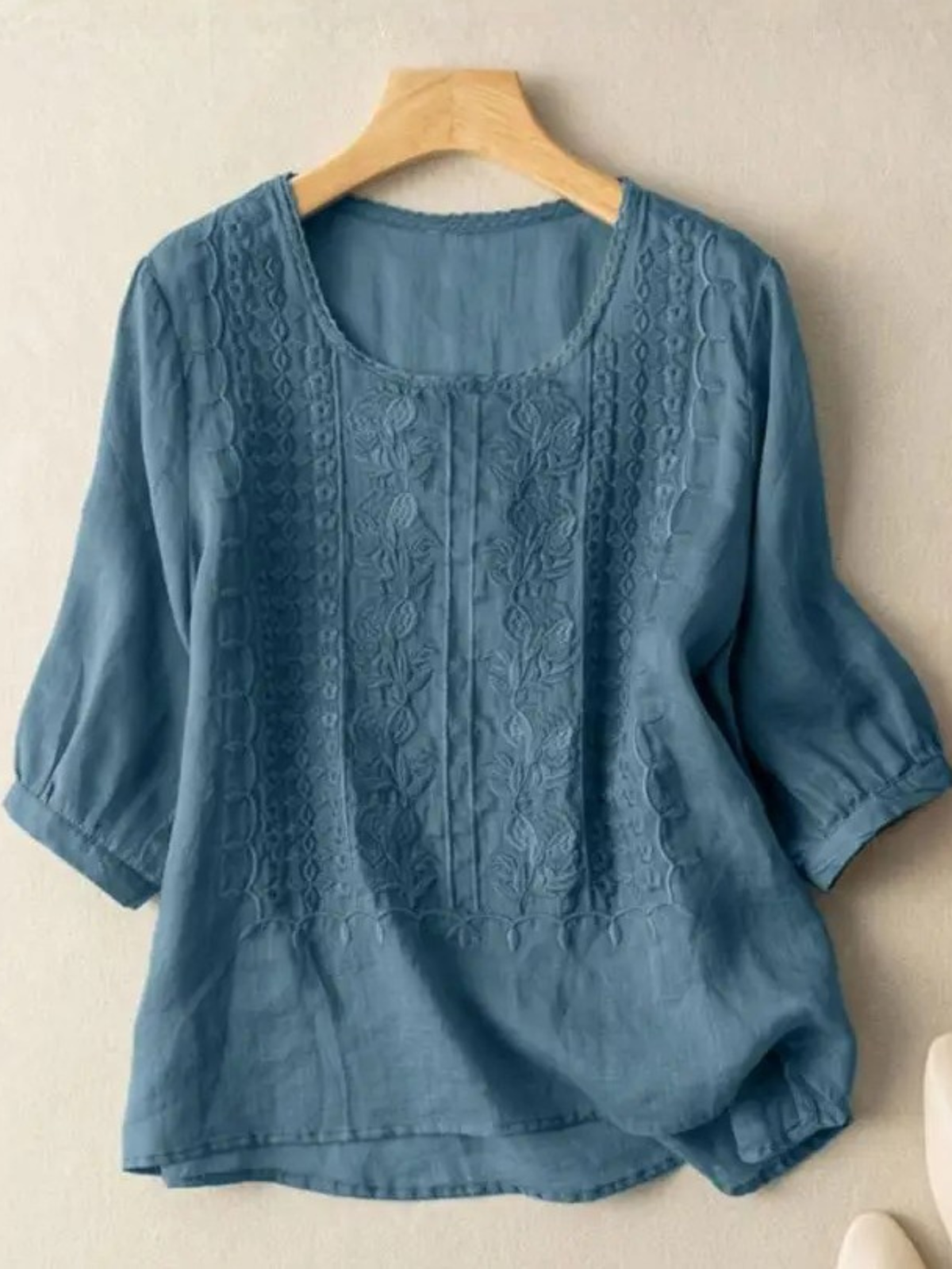 Dames Blouse Driekwart Mouw met Geborduurde Voorkant en Ronde Hals