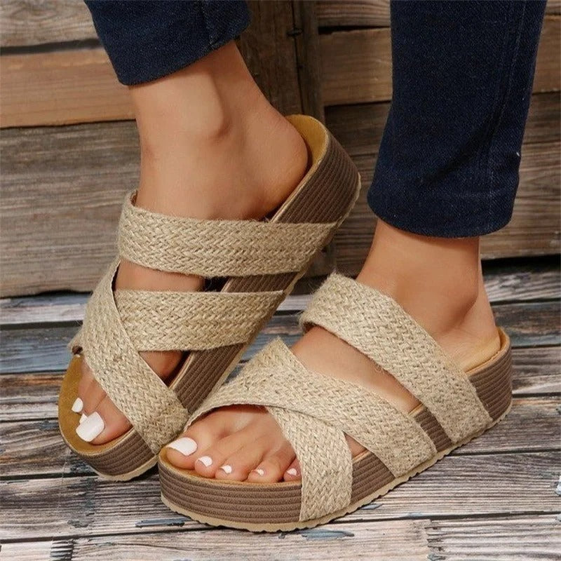 Dames Sandalen met Gekruiste Banden en Plateauzool Beige