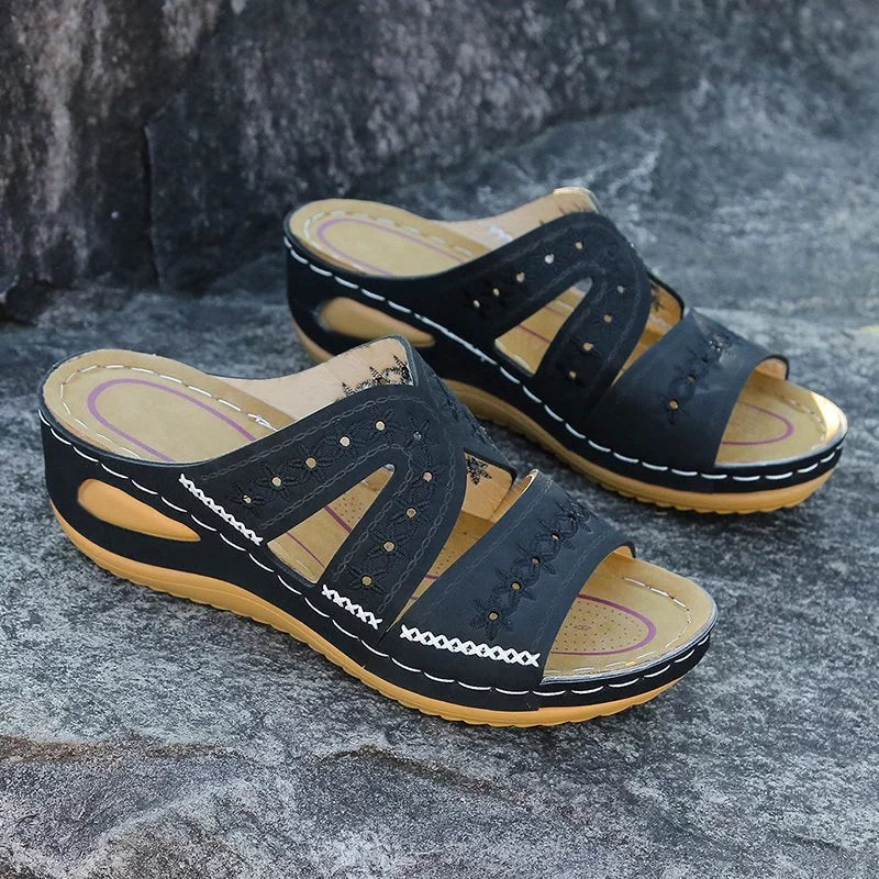 Dames Sandalen met Wigzool en Uitgesneden Detail