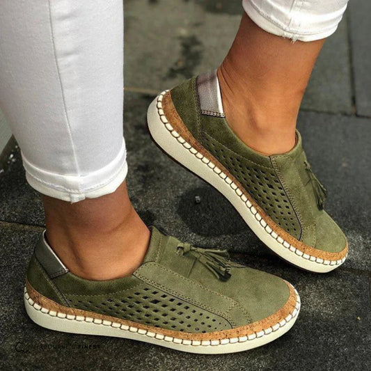 Dames Slip-On Sneakers met Perforaties en Kwastjes Groen