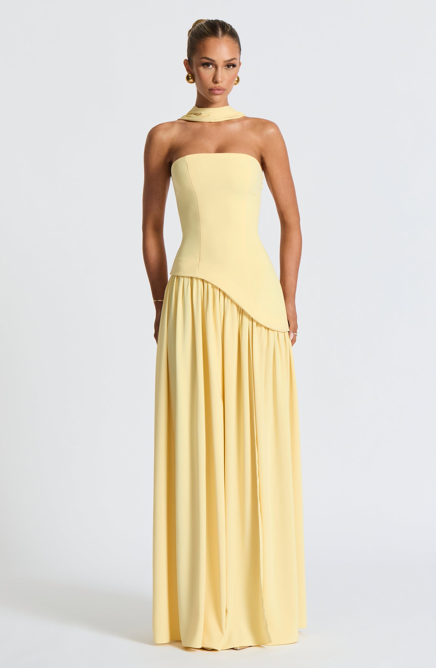 Dames Strapless Maxijurk met Corset Lijfje en Asymmetrische Taille Geel