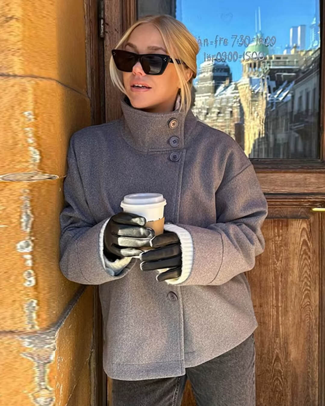 Dames Korte Winterjas met Opstaande Kraag en Enkelrijige Sluiting Grijs M