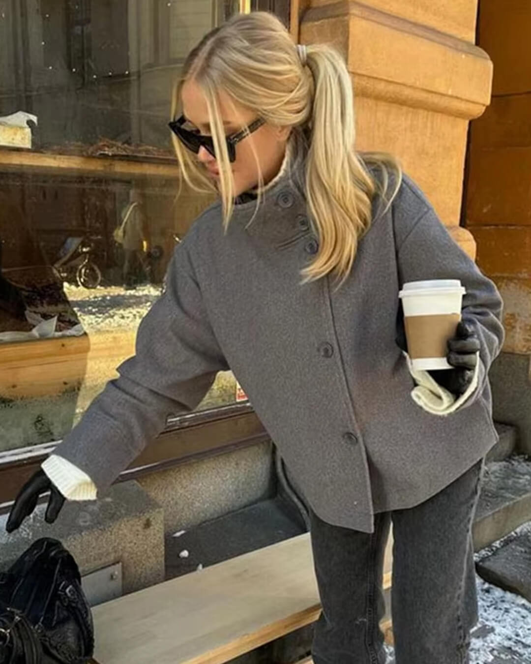 Dames Korte Winterjas met Opstaande Kraag en Enkelrijige Sluiting Grijs L