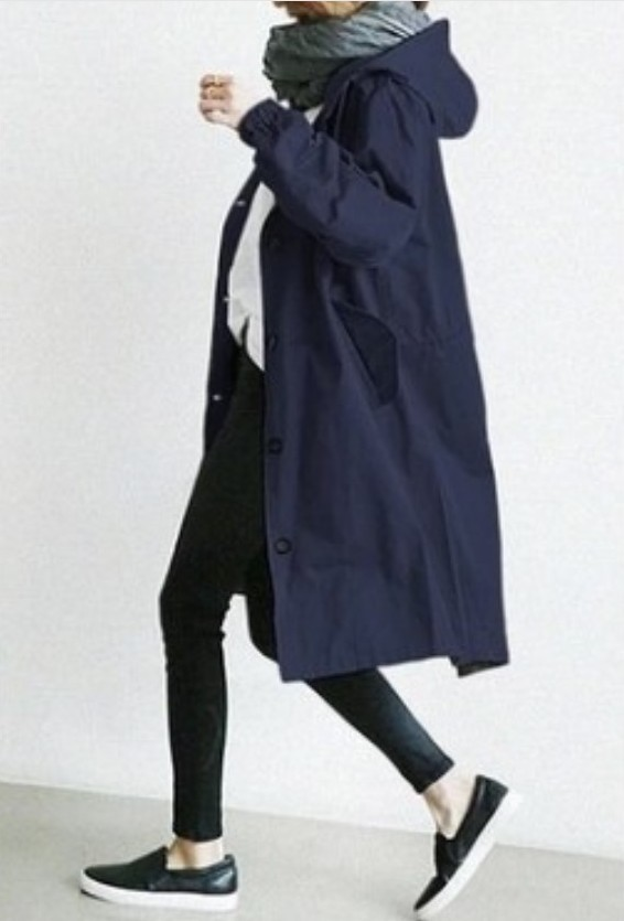 Dames Regenjas Met Knopsluiting En Weerbestendig Materiaal Blauw