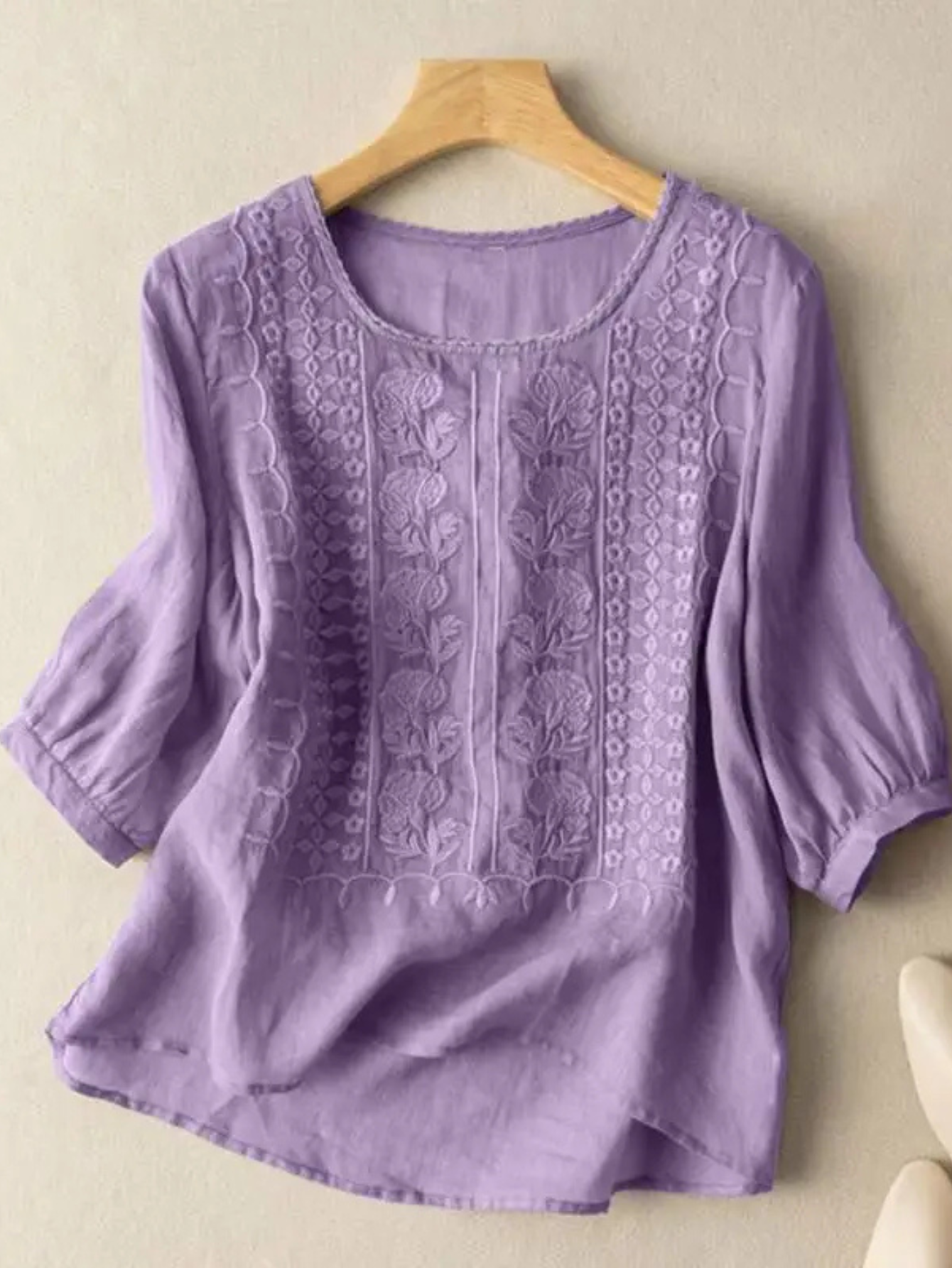 Dames Blouse Driekwart Mouw met Geborduurde Voorkant en Ronde Hals