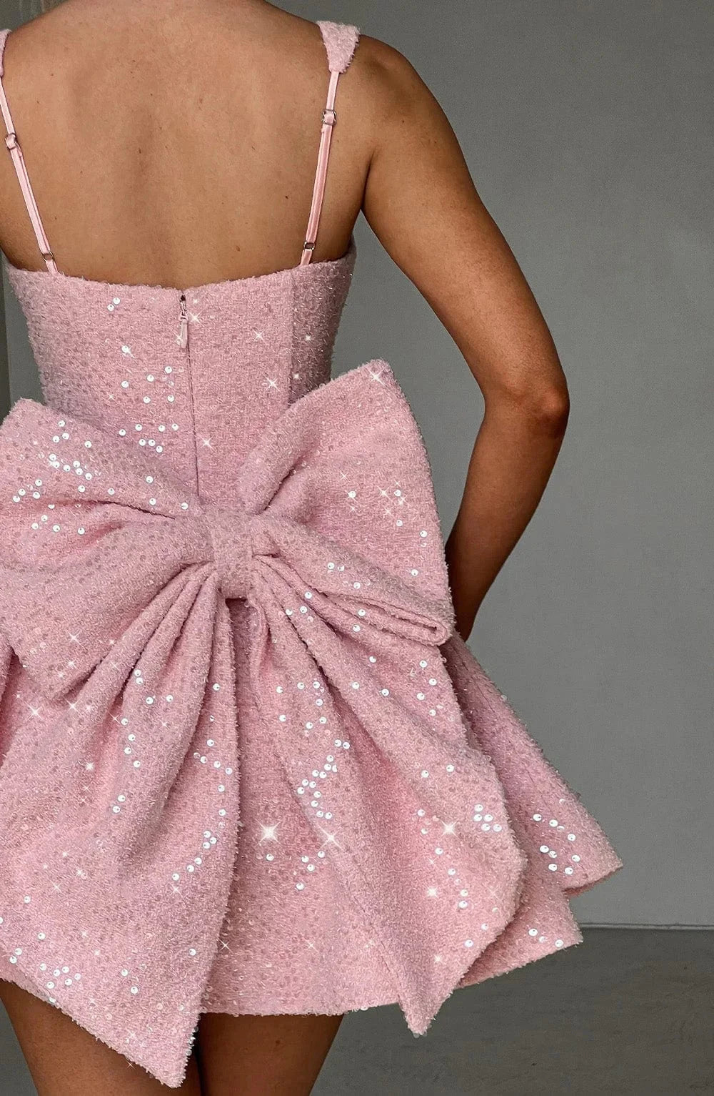 Dames Glitter Mini Jurk met Verstelbare Bandjes en Grote Strik op de Rug