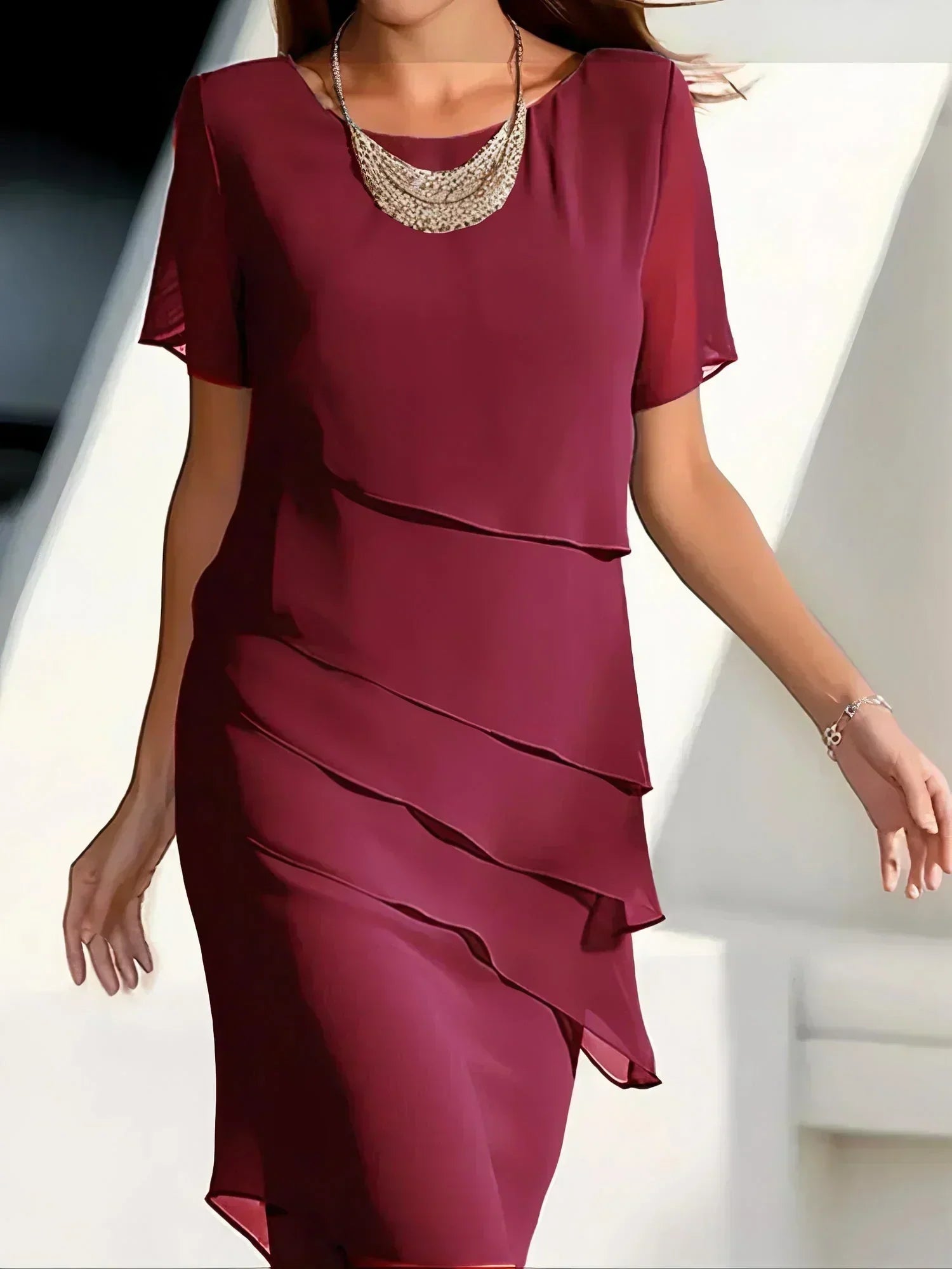Dames Midi Jurk met Ronde Hals, Korte Mouw en Gelaagde Details Rood