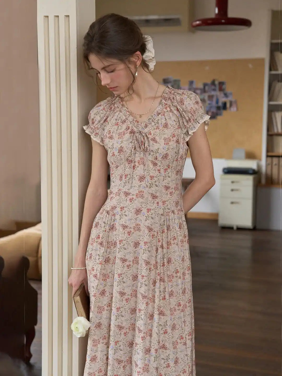 Dames Midi Jurk met V-hals en Bloemenprint Korte Mouw