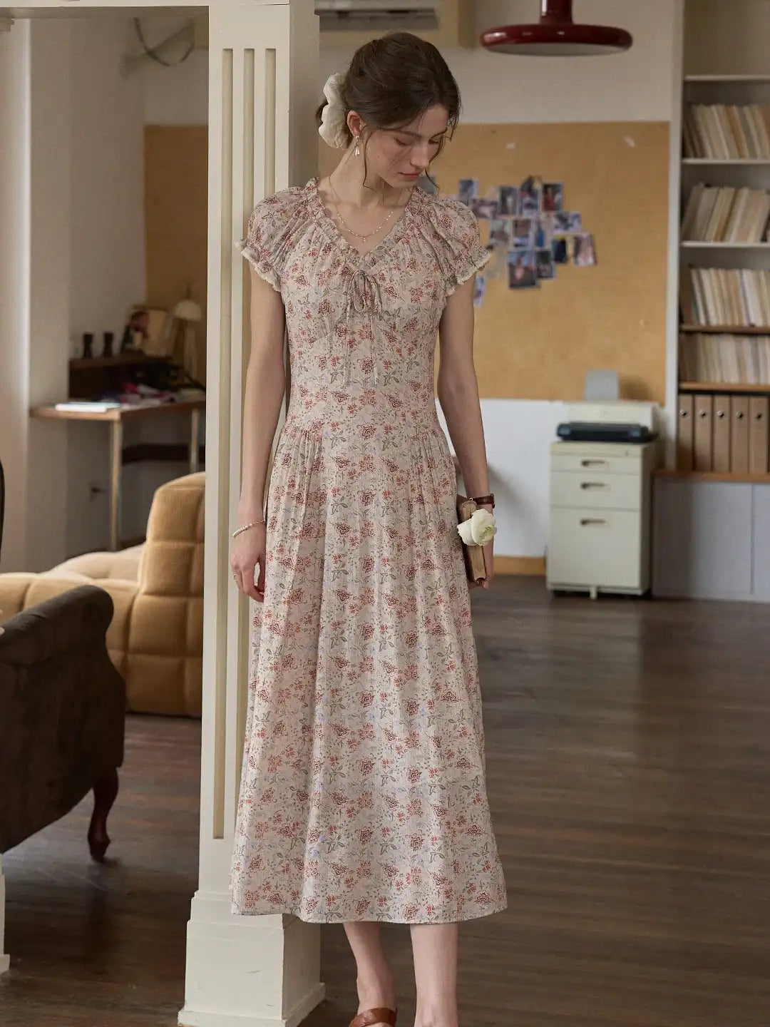 Dames Midi Jurk met V-hals en Bloemenprint Korte Mouw