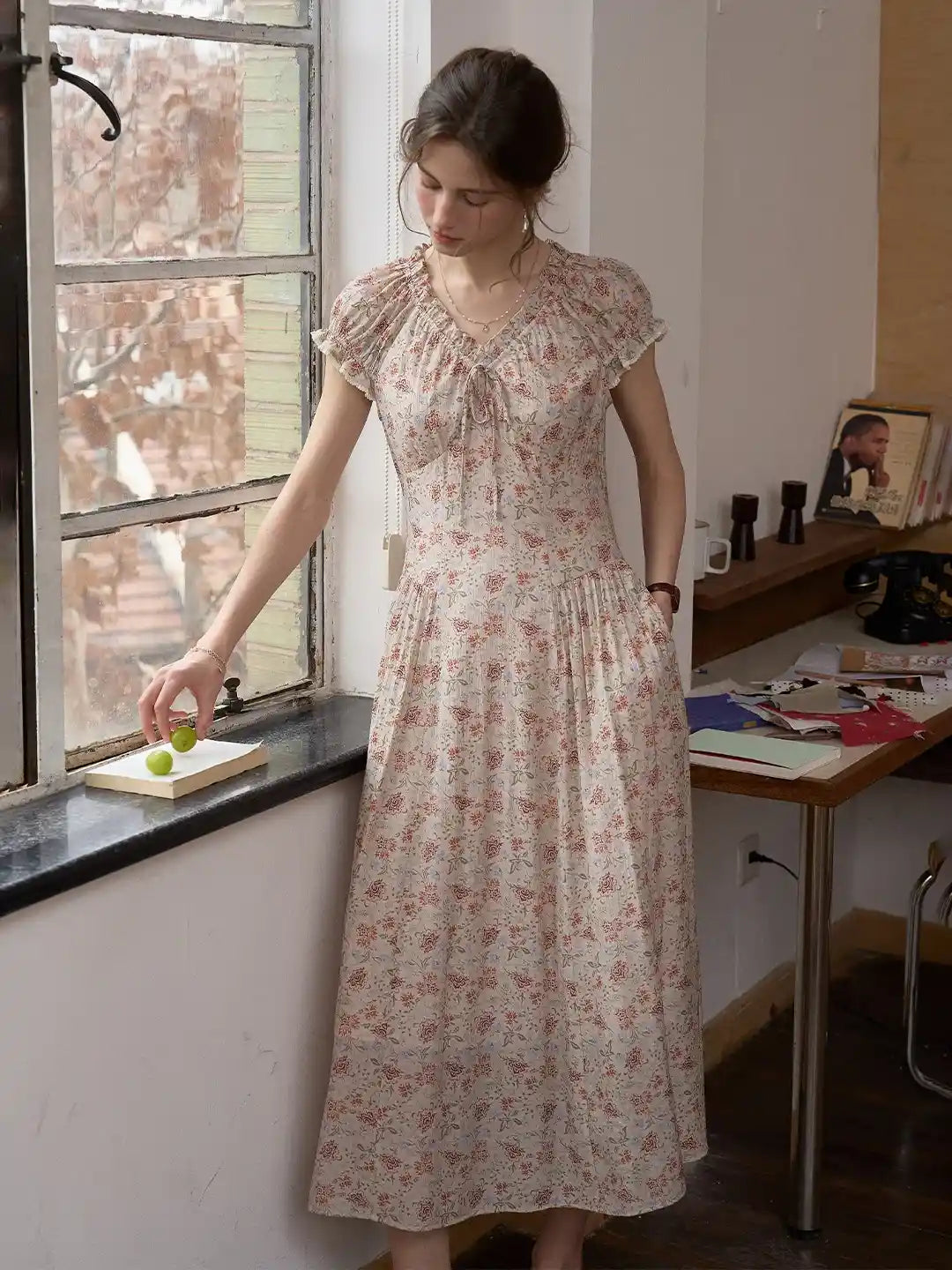 Dames Midi Jurk met V-hals en Bloemenprint Korte Mouw