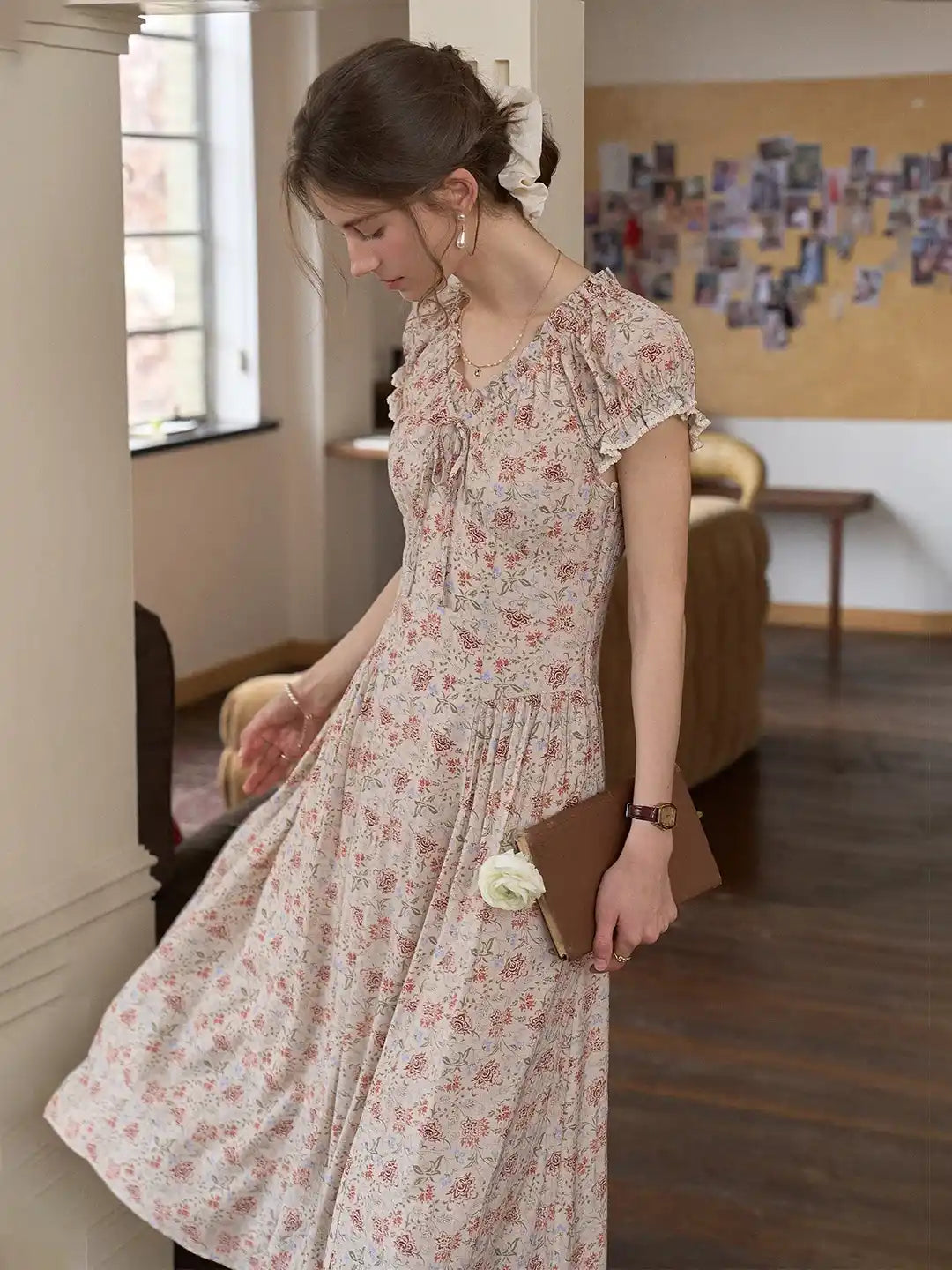 Dames Midi Jurk met V-hals en Bloemenprint Korte Mouw