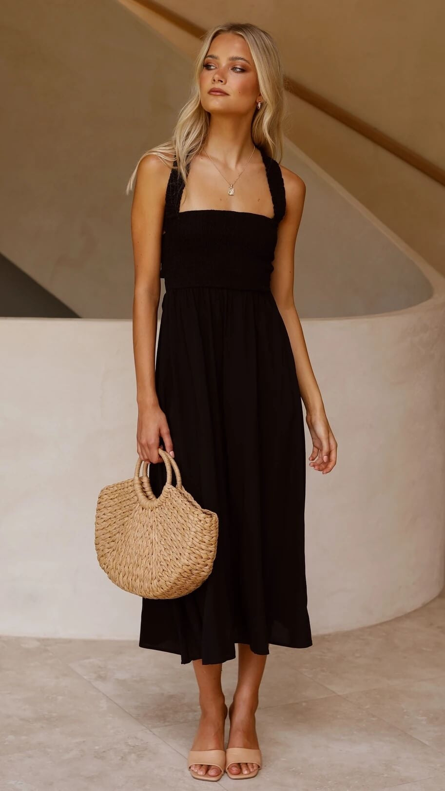 Dames Mouwloze Maxi Jurk met Vierkante Hals, Smock Detail en Open Rug