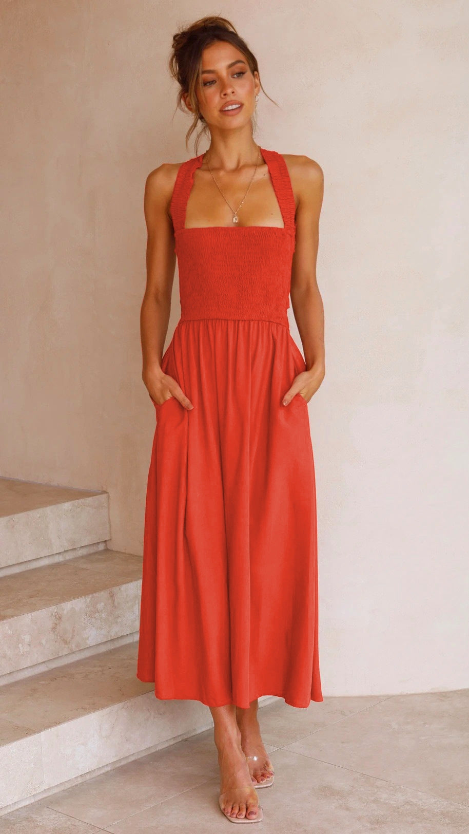 Dames Mouwloze Maxi Jurk met Vierkante Hals, Smock Detail en Open Rug Oranje