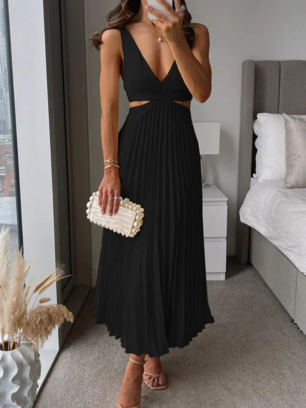 Dames Mouwloze Midi Jurk met V-hals en Geplooide Rok en Cut-out Taille