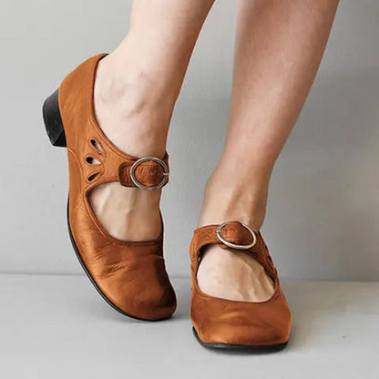 Dames Pumps met Siersluiting en Uitsnijdingen Cognac
