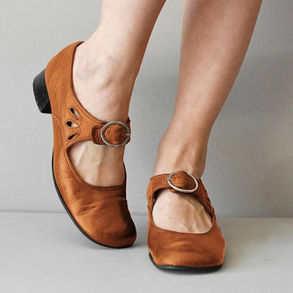 Dames Pumps met Siersluiting en Uitsnijdingen