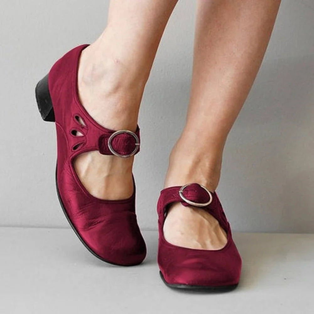Dames Pumps met Siersluiting en Uitsnijdingen