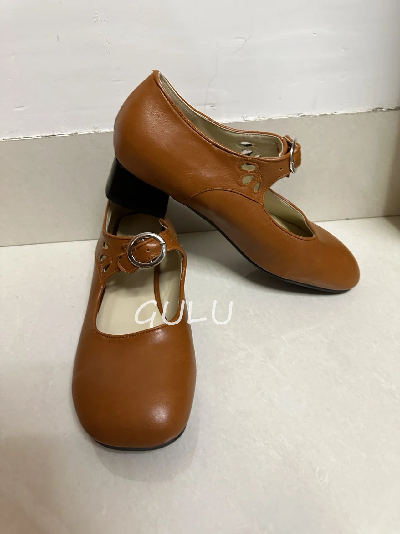 Dames Pumps met Siersluiting en Uitsnijdingen