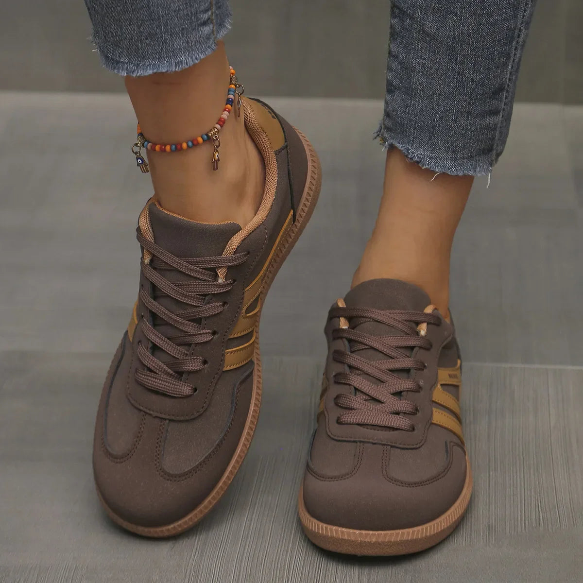 Dames Retro Sneakers met Vetersluiting en Contrasterende Strepen