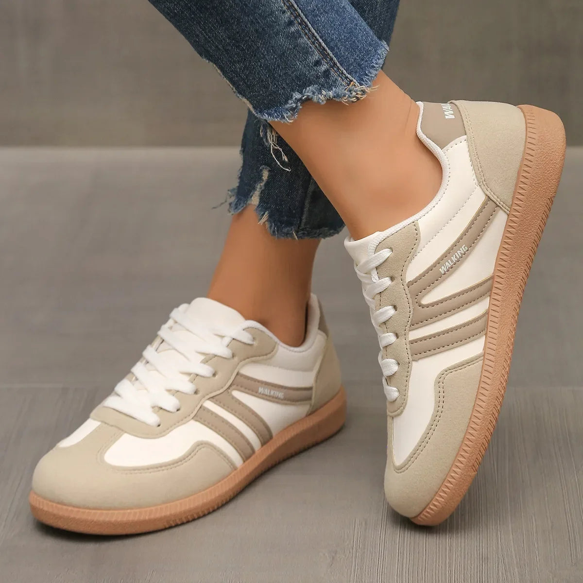 Dames Retro Sneakers met Vetersluiting en Contrasterende Strepen