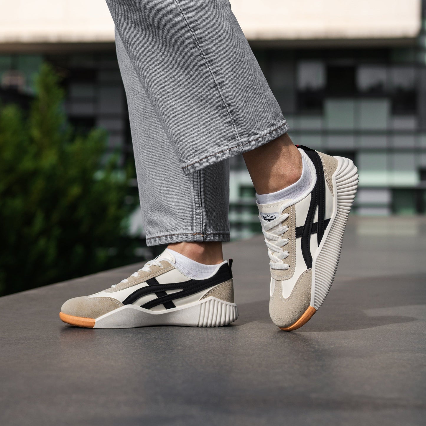 Dames Retro Sneakers met Vetersluiting en Geprofileerde Zool Wit Zwart