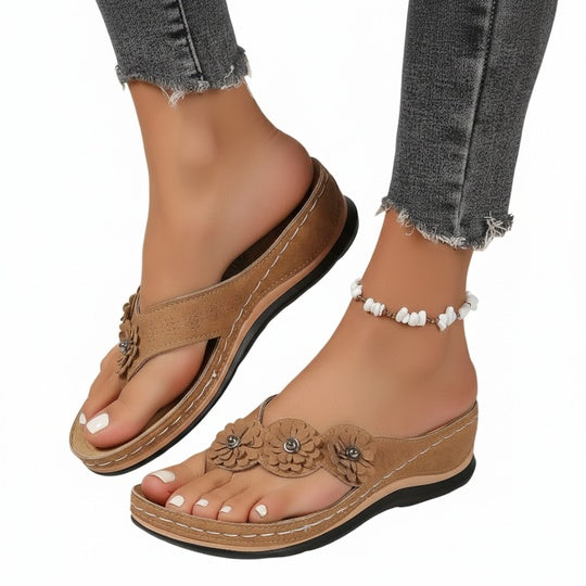 Dames Sandalen met Bloemendetail en Sleehak Open Teen