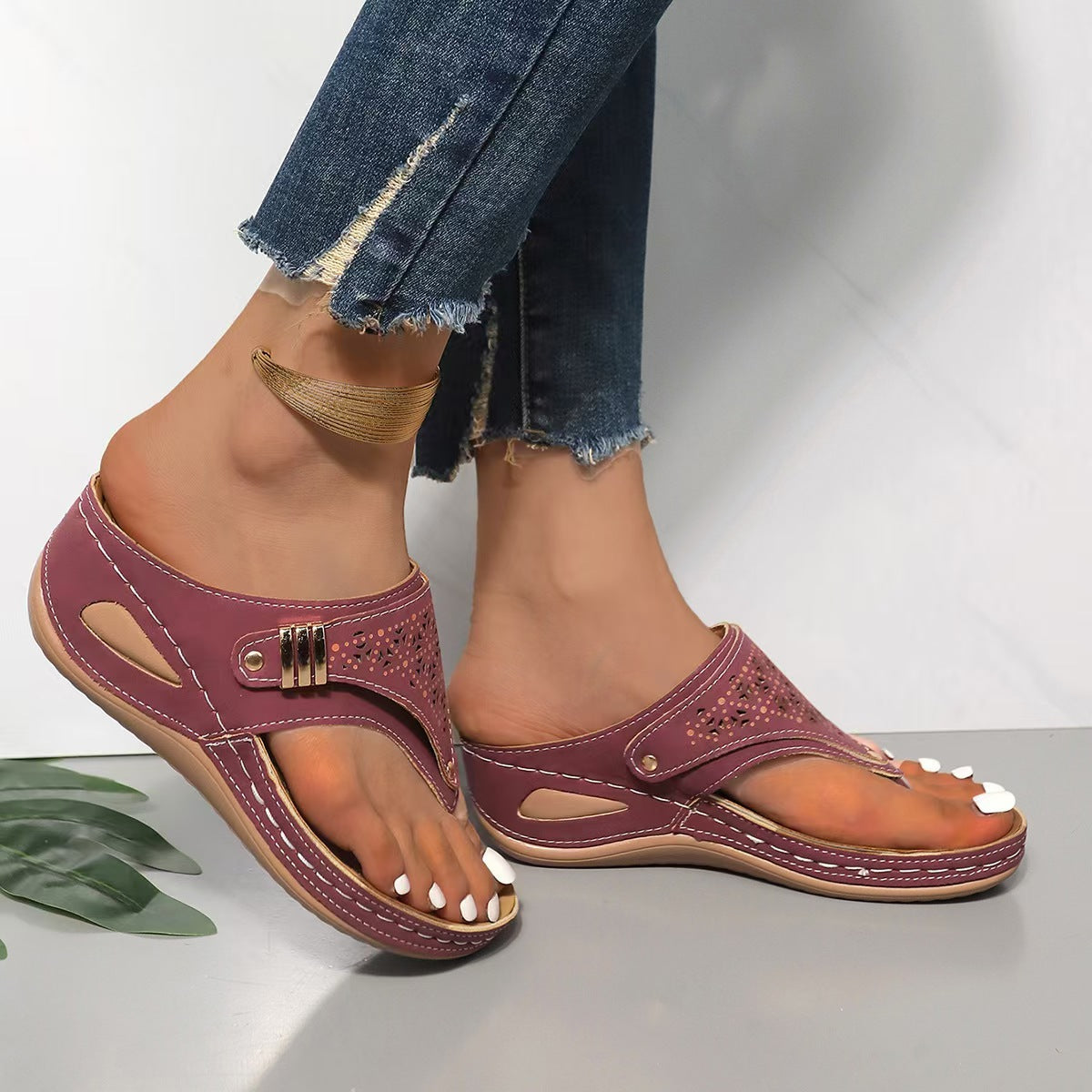 Dames Sandalen met Sleehak en Uitgeknipte Details