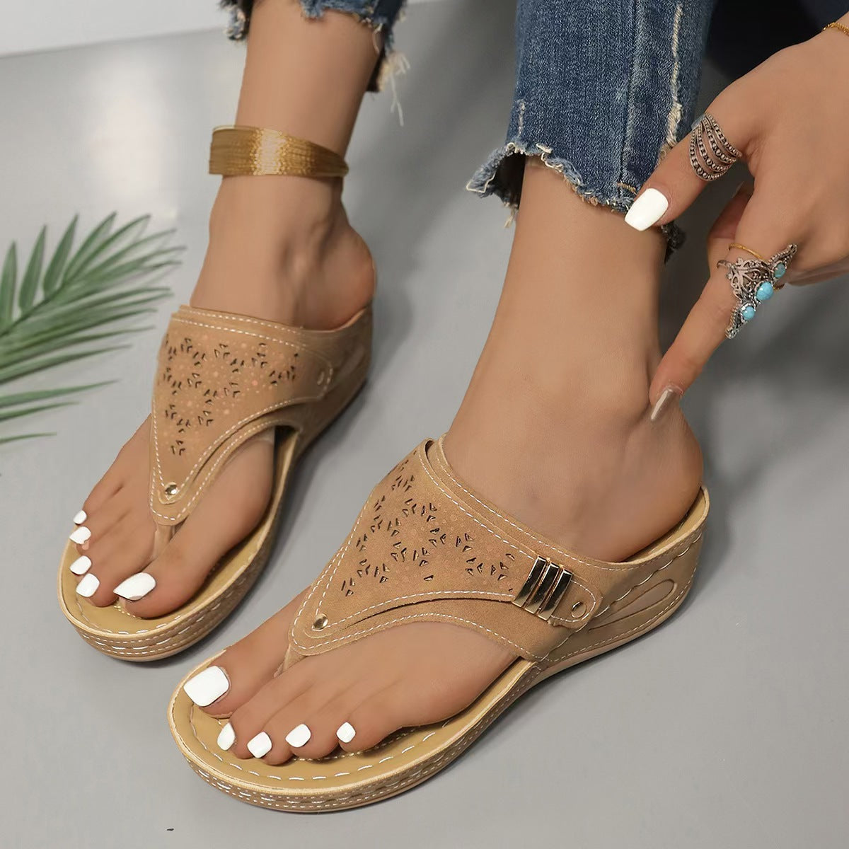 Dames Sandalen met Sleehak en Uitgeknipte Details