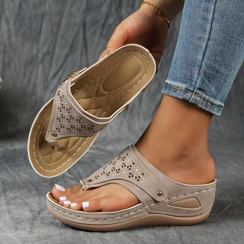 Dames Sandalen met Sleehak en Uitgeknipte Details Grijs