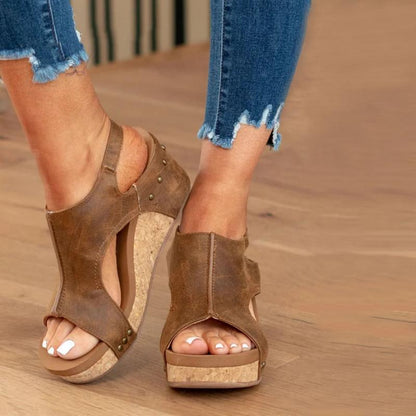 Dames Sandalen met Sleehak, Open Neus en Verstelbare Gesp Bruin