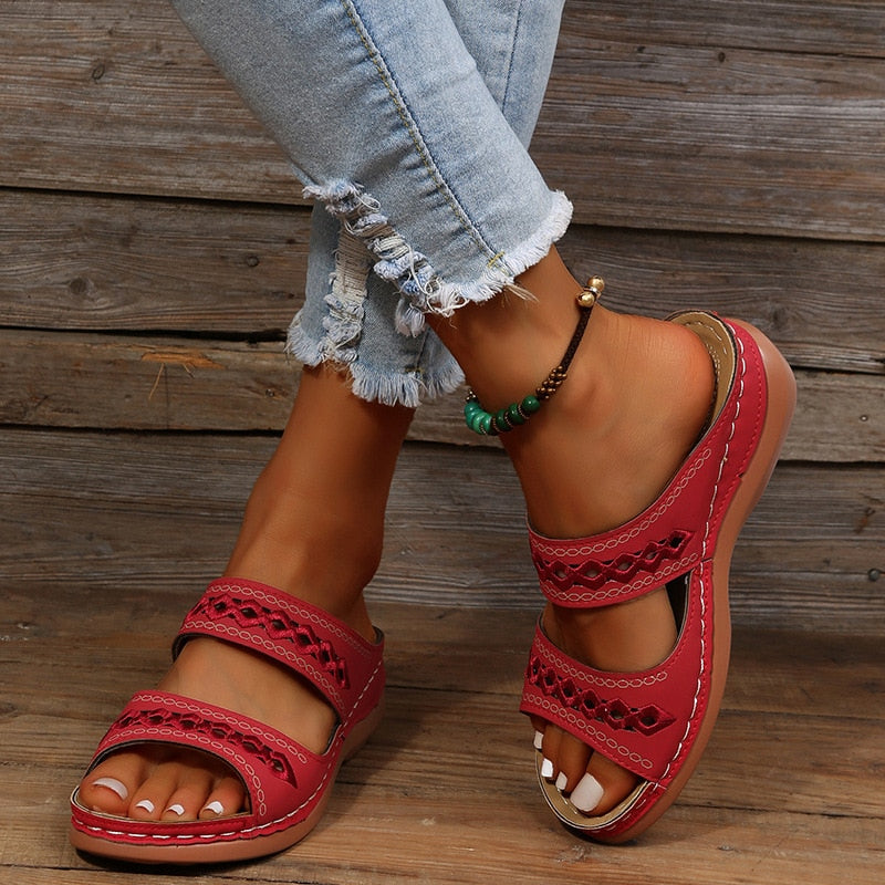 Dames Sandalen met Wigzool en Uitgesneden Detail Rood