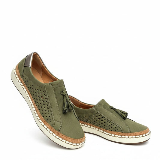 Dames Slip-On Sneakers met Perforaties en Kwastjes