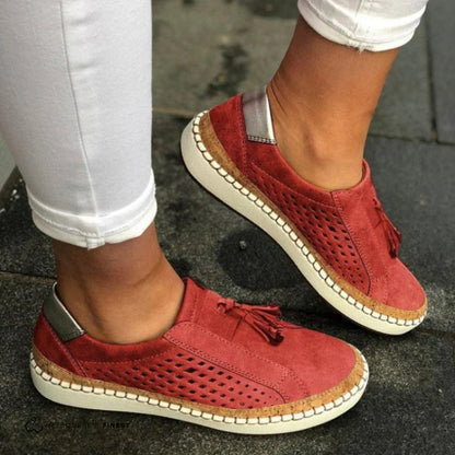 Dames Slip-On Sneakers met Perforaties en Kwastjes Rood