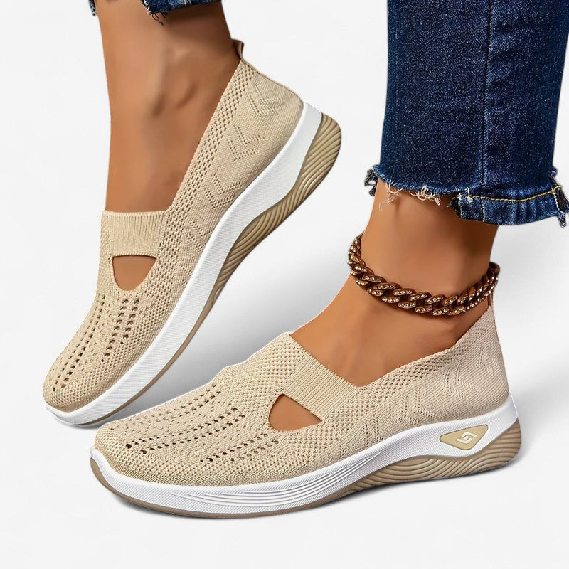 Dames Slip-on Sneakers met Uitsparing en Geprofileerde Zool Beige