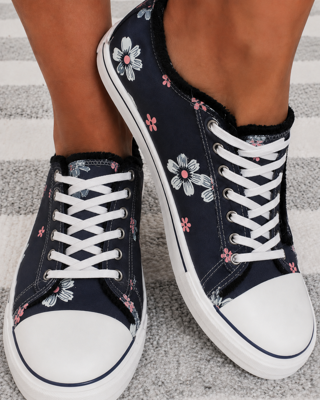 Dames Sneakers met Bloemenprint en Gerafelde Rand Zwart