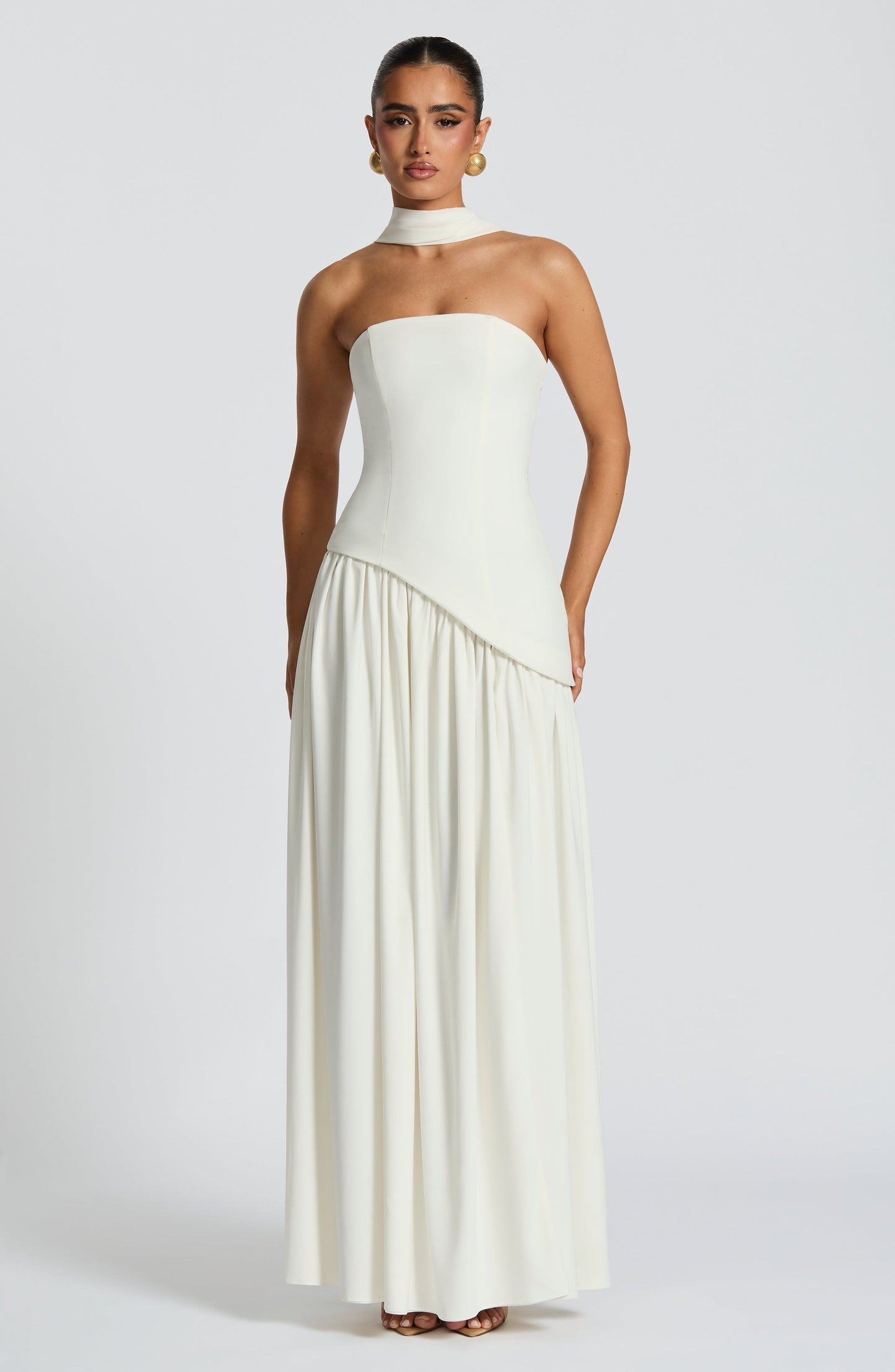 Dames Strapless Maxijurk met Corset Lijfje en Asymmetrische Taille Wit