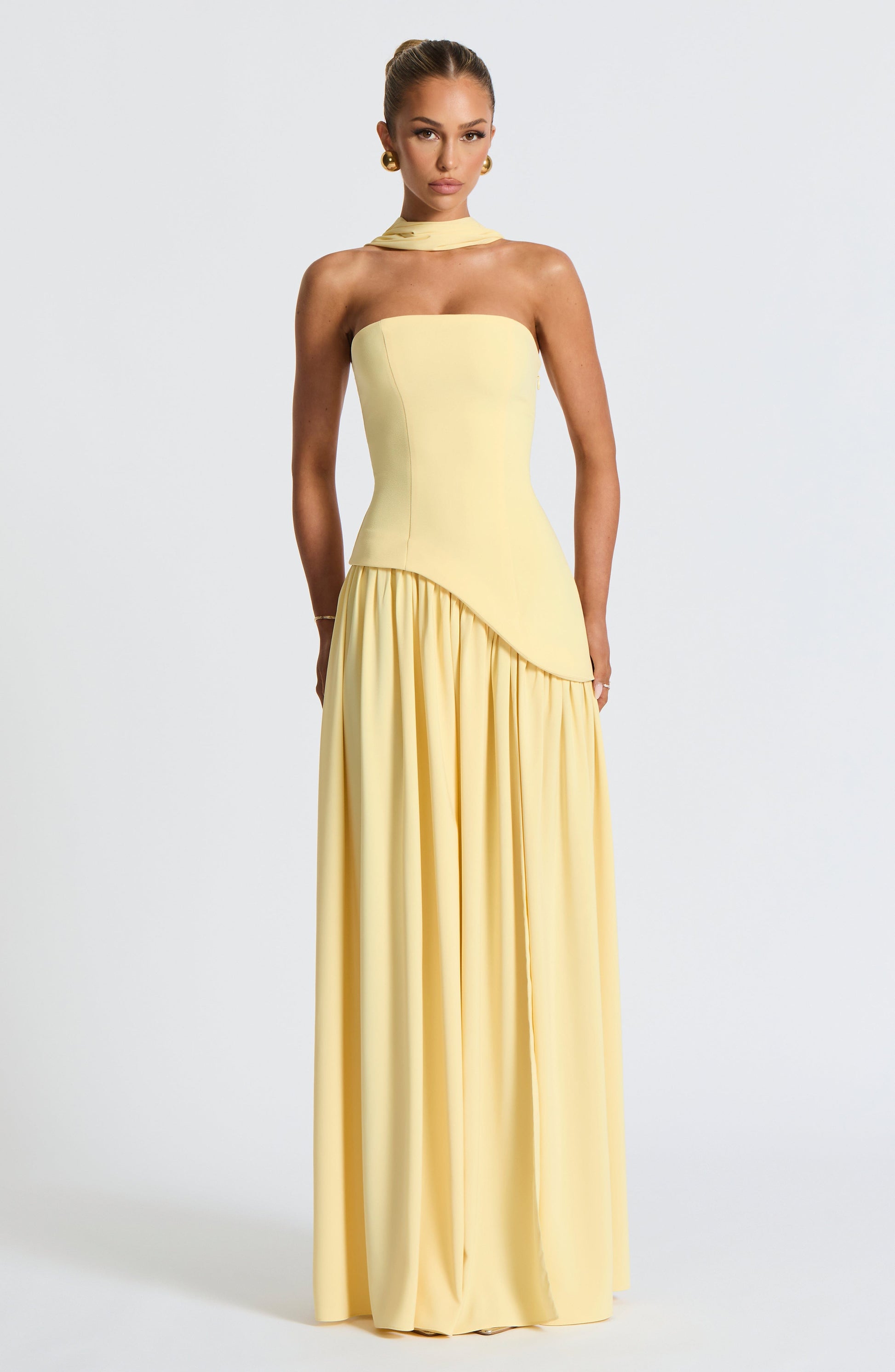 Dames Strapless Maxijurk met Corset Lijfje en Asymmetrische Taille Geel