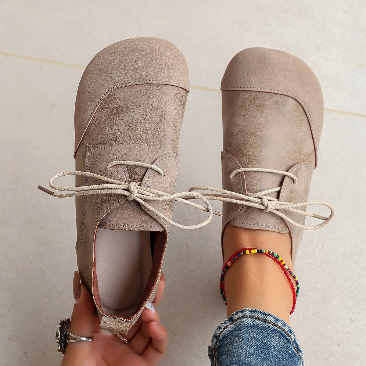 Dames Veterschoenen met Contrasterende Neus en Platte Zool Beige