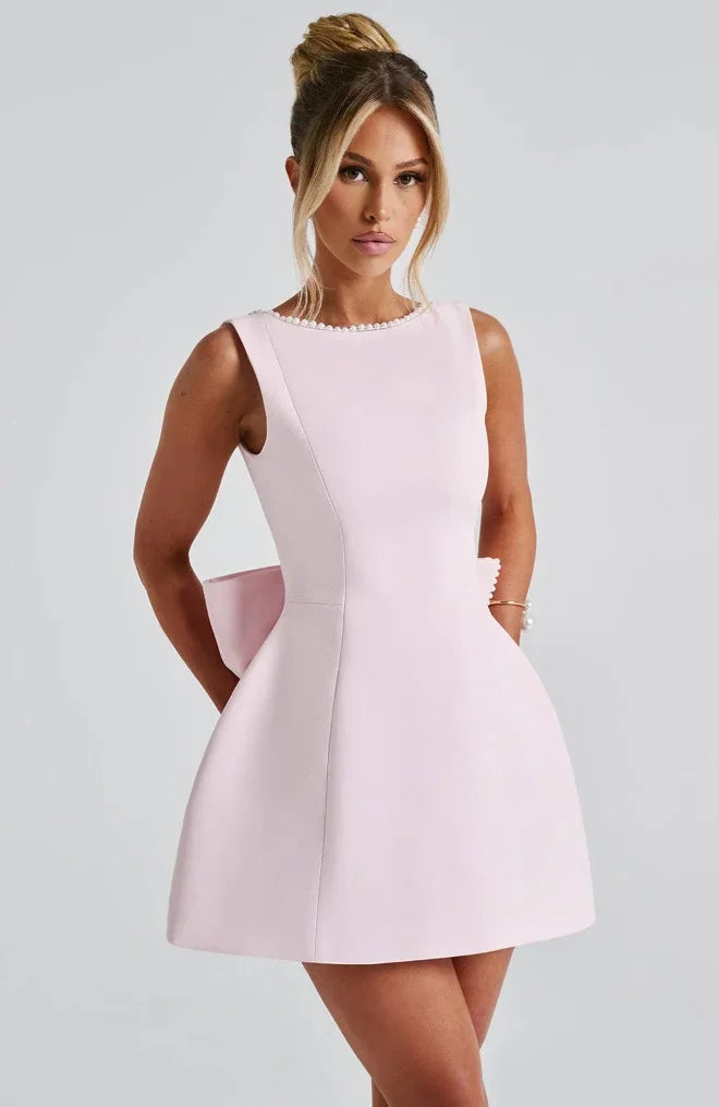 Mini Jurk met Open Rug, Parel Details en Grote Strik