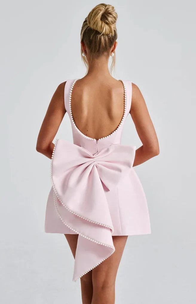 Mini Jurk met Open Rug, Parel Details en Grote Strik
